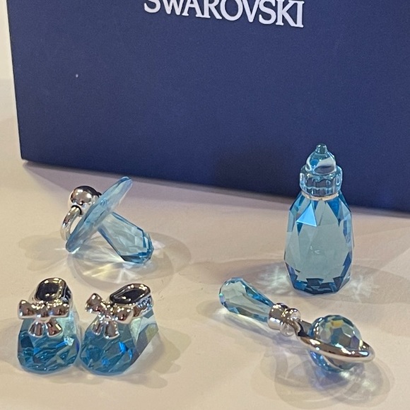 Swarovski Other - SWAROVSKI CRYSTAL MEMORIES SET IN BOX